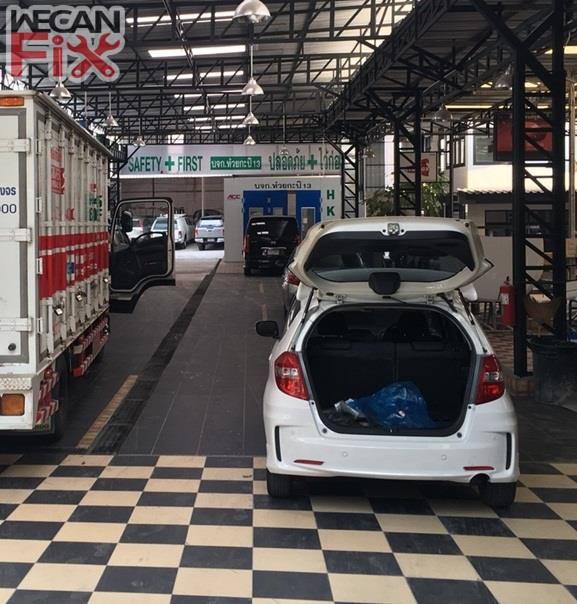 ที่จอดรถรอส่งคืนลูกค้า