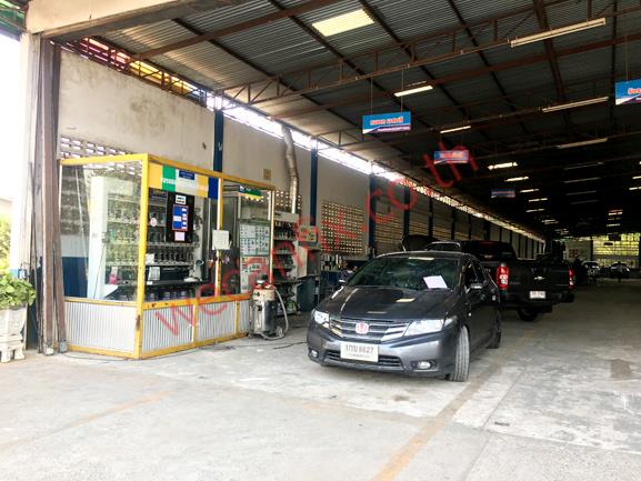 ที่จอดรถรอส่งคืนลูกค้า