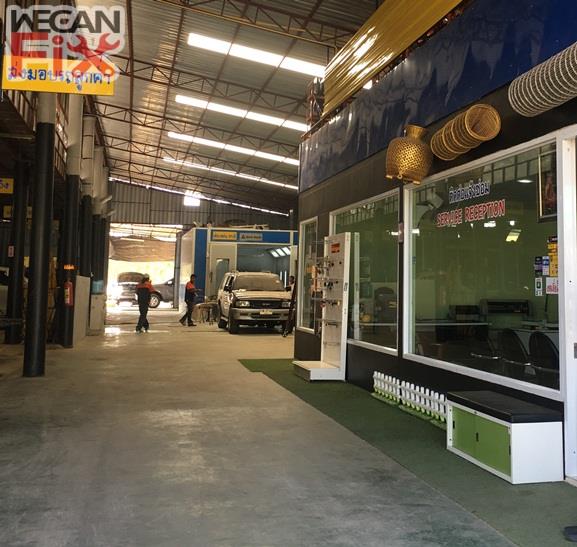 ที่จอดรถรอส่งคืนลูกค้า