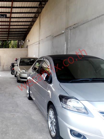 ที่จอดรถรอส่งคืนลูกค้า