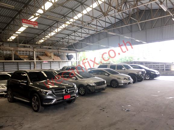 ที่จอดรถรอส่งคืนลูกค้า