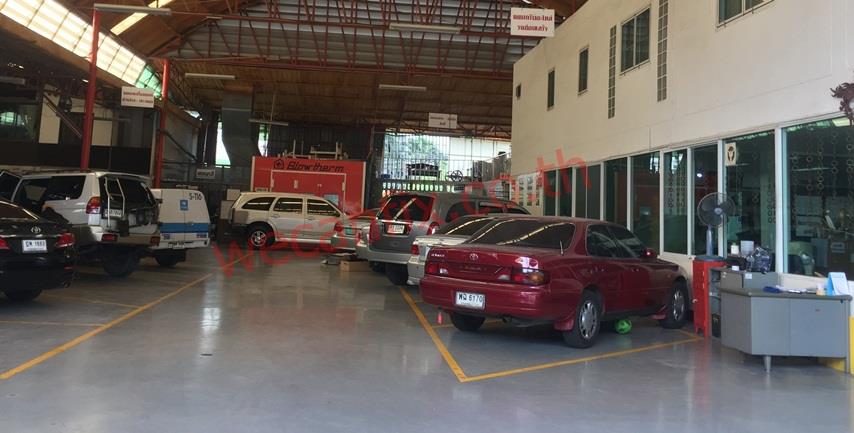 ที่จอดรถรอส่งคืนลูกค้า